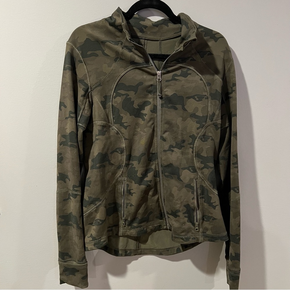Lululemon Forme